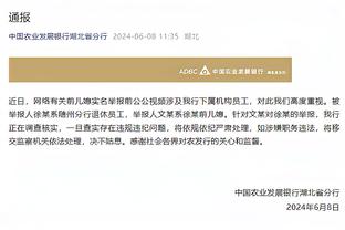 疯狂？C罗染红全过程：C罗肘击后两队爆发冲突？看台高喊梅西